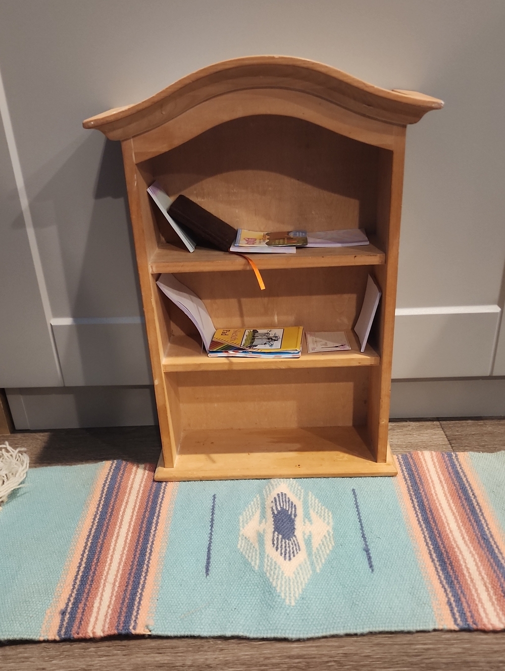 18in doll book shelve